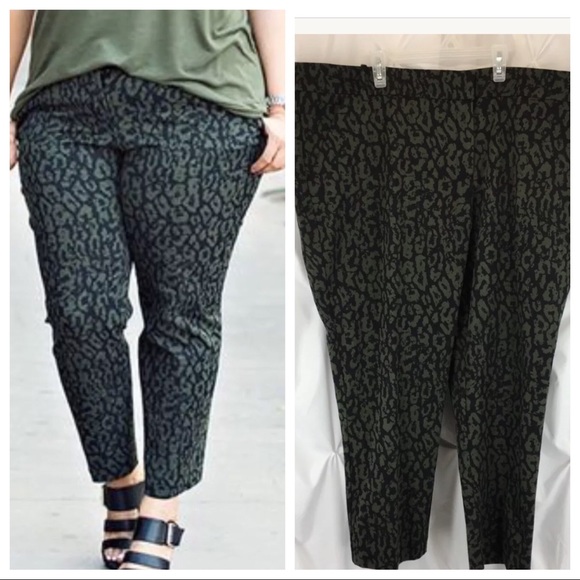 Ava & Viv 26W animal print Stretch Tapered Pants - Picture 1 of 6